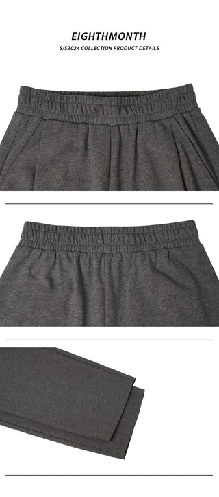 gray sweatpants