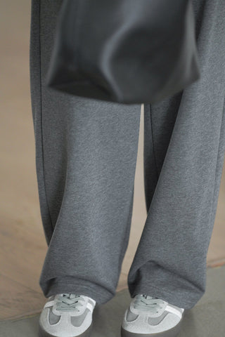 gray sweatpants