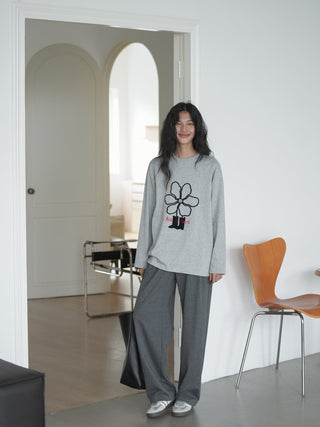 gray sweatpants