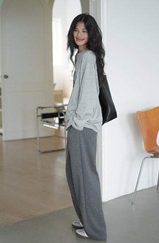 gray sweatpants