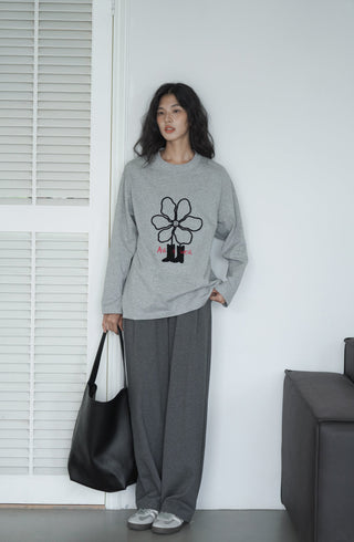 gray sweatpants