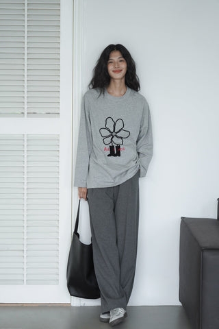 gray sweatpants