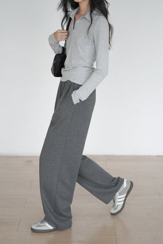gray sweatpants