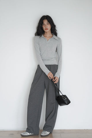 gray sweatpants