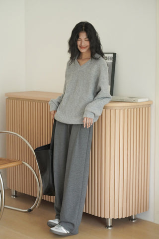 gray sweatpants