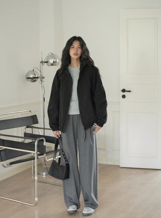 gray sweatpants