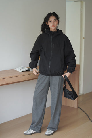 gray sweatpants