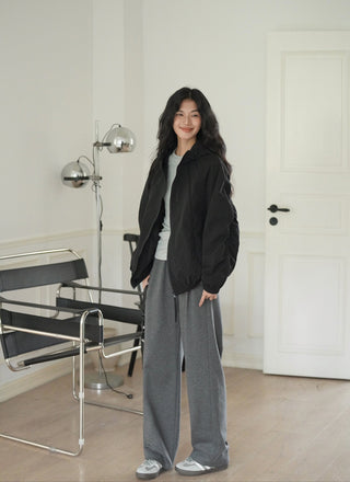 gray sweatpants