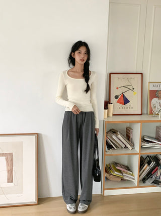 gray sweatpants
