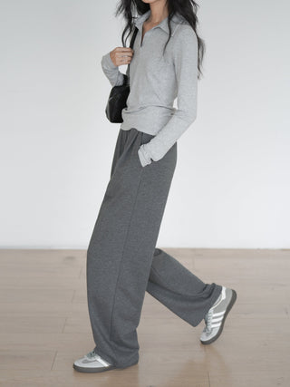 gray sweatpants