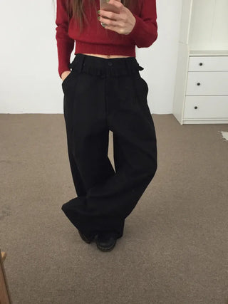 Comfortable yet stylish wide-leg slacks with an elastic waistband