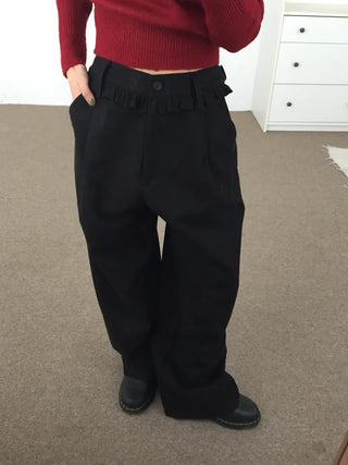 Comfortable yet stylish wide-leg slacks with an elastic waistband