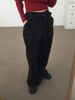 Comfortable yet stylish wide-leg slacks with an elastic waistband