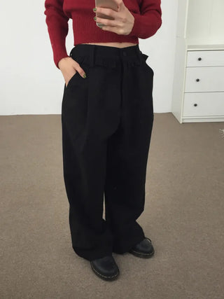 Comfortable yet stylish wide-leg slacks with an elastic waistband