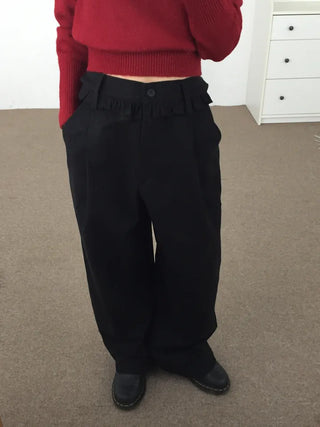 Comfortable yet stylish wide-leg slacks with an elastic waistband