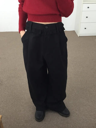 Comfortable yet stylish wide-leg slacks with an elastic waistband