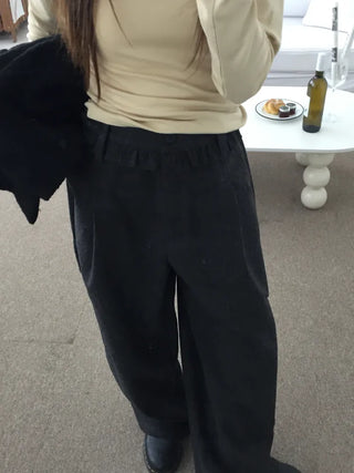 Comfortable yet stylish wide-leg slacks with an elastic waistband
