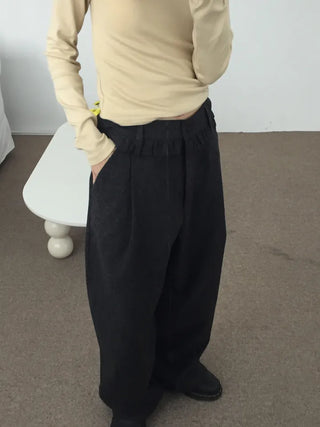 Comfortable yet stylish wide-leg slacks with an elastic waistband