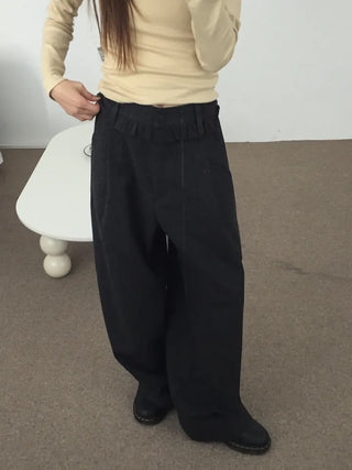 Comfortable yet stylish wide-leg slacks with an elastic waistband