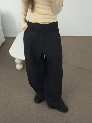 Comfortable yet stylish wide-leg slacks with an elastic waistband