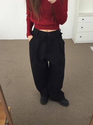 Comfortable yet stylish wide-leg slacks with an elastic waistband