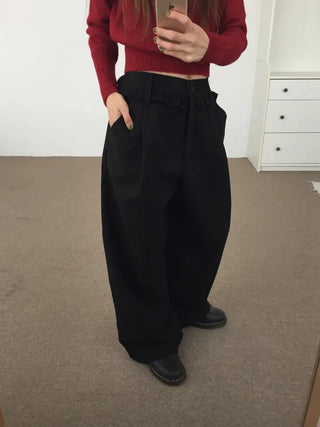 Comfortable yet stylish wide-leg slacks with an elastic waistband