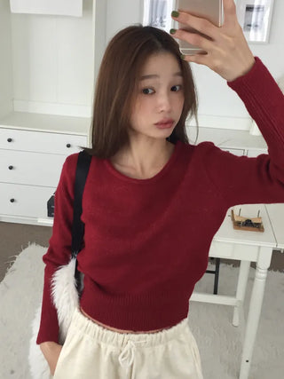 Delicate fit semi-cropped daily knit
