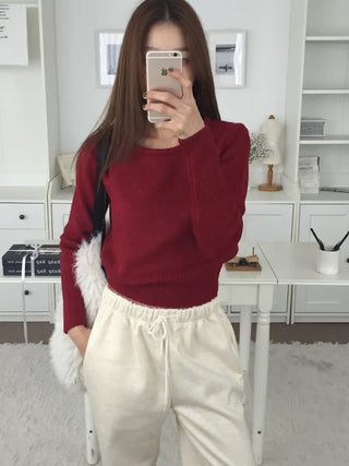 Delicate fit semi-cropped daily knit