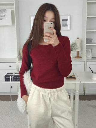 Delicate fit semi-cropped daily knit