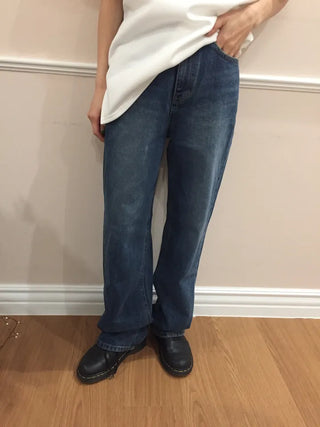 Neat-fit medium-wash denim pants for everyday wear