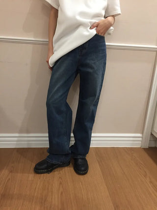 Neat-fit medium-wash denim pants for everyday wear