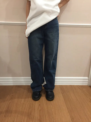 Neat-fit medium-wash denim pants for everyday wear