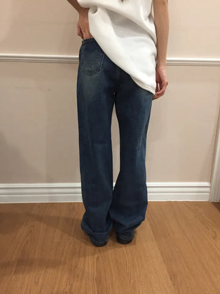 Neat-fit medium-wash denim pants for everyday wear