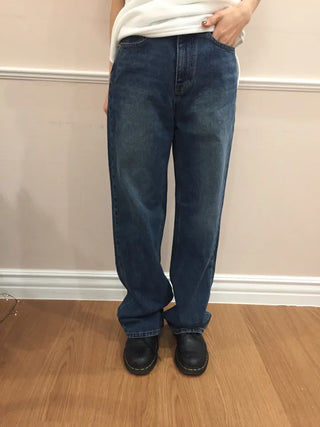 Neat-fit medium-wash denim pants for everyday wear