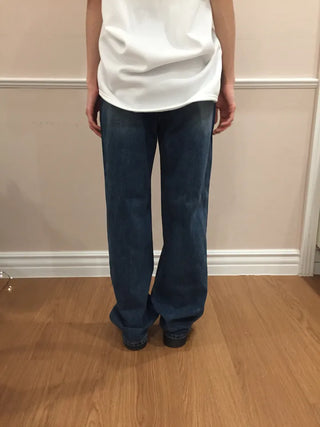 Neat-fit medium-wash denim pants for everyday wear