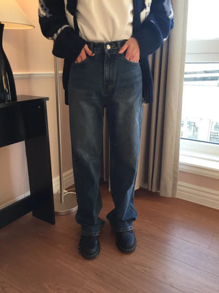 Neat-fit medium-wash denim pants for everyday wear