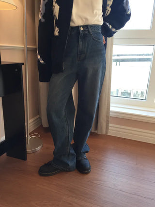 Neat-fit medium-wash denim pants for everyday wear