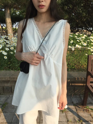 Eve Sleeveless Blouse