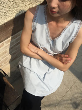 Eve Sleeveless Blouse