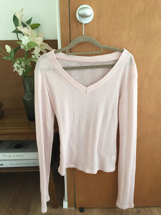 V-neck Ribbed Long Sleeve Top Delicate Fit Semi-Crop Date Look Feminine