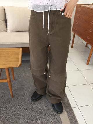 All-Season Cotton Cargo Wide Pants with Hip Street Cut Details