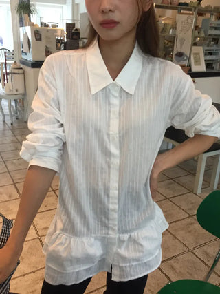Delicate mood striped frill shirt