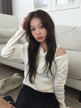 button detail off-shoulder black T-shirt