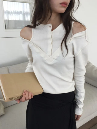 button detail off-shoulder black T-shirt