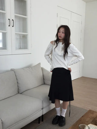 button detail off-shoulder black T-shirt