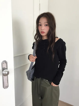 button detail off-shoulder black T-shirt