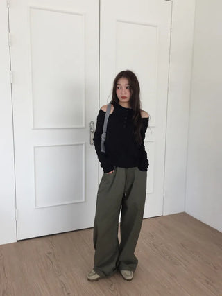 button detail off-shoulder black T-shirt