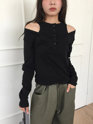 button detail off-shoulder black T-shirt