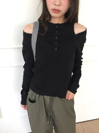 button detail off-shoulder black T-shirt