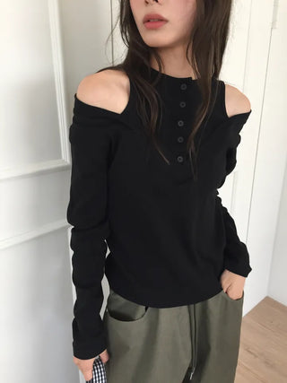 button detail off-shoulder black T-shirt